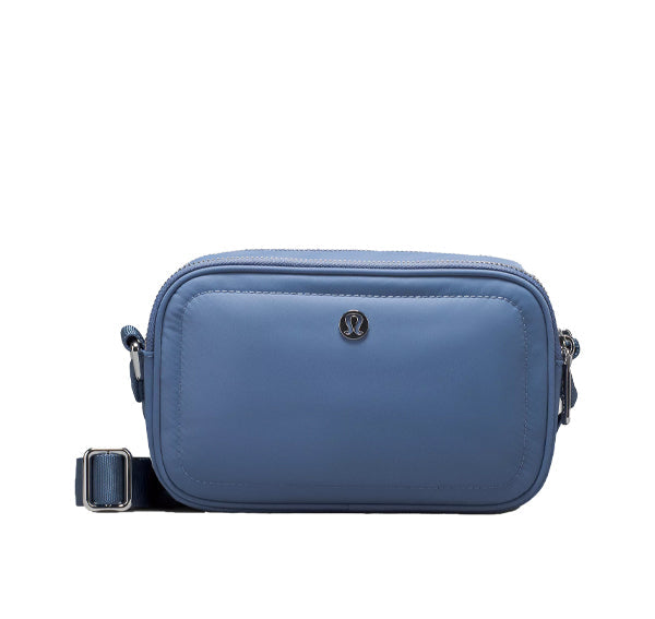 lululemon  Women's Crossbody Camera Bag 2L Oasis Blue