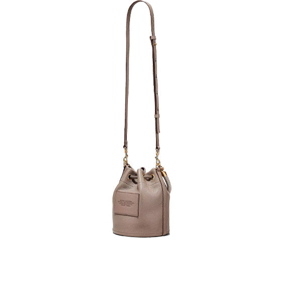 Marc Jacobs Women's The Leather Bucket Bag Cement