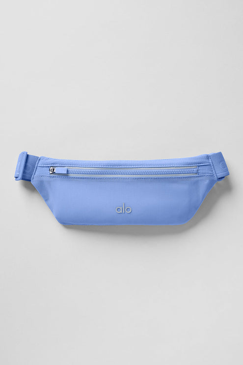 alo Women's Stride Running Belt - Crystal Clear Blue