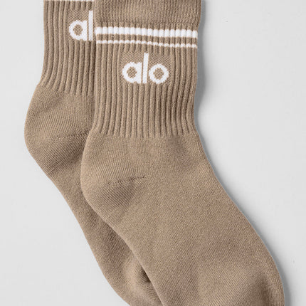 alo Women's Unisex Half-Crew Throwback Sock - Gravel/White