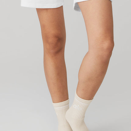 alo Women's Unisex Half-Crew Throwback Sock - Bone/White