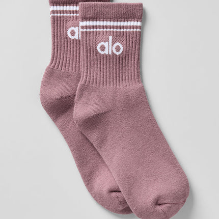 alo Women's Unisex Half-Crew Throwback Sock - Smoky Quartz/White