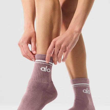 alo Women's Unisex Half-Crew Throwback Sock - Smoky Quartz/White