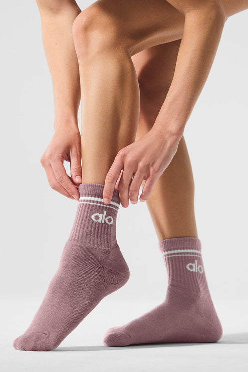 alo Women's Unisex Half-Crew Throwback Sock - Smoky Quartz/White