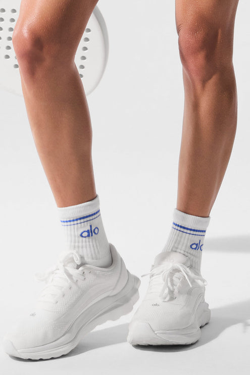 alo Women's Unisex Half-Crew Throwback Sock - White/Crystal Clear Blue
