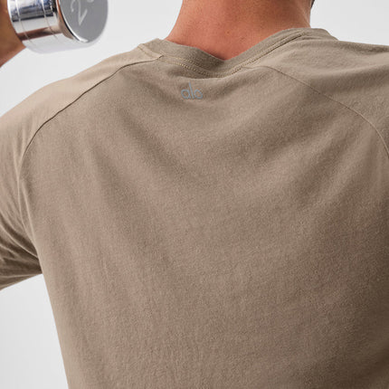 alo Men's Triumph Raglan Tee - Gravel
