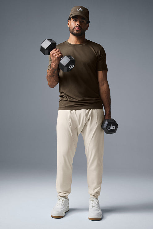 alo Men's Conquer Reform Crewneck Short Sleeve - Espresso