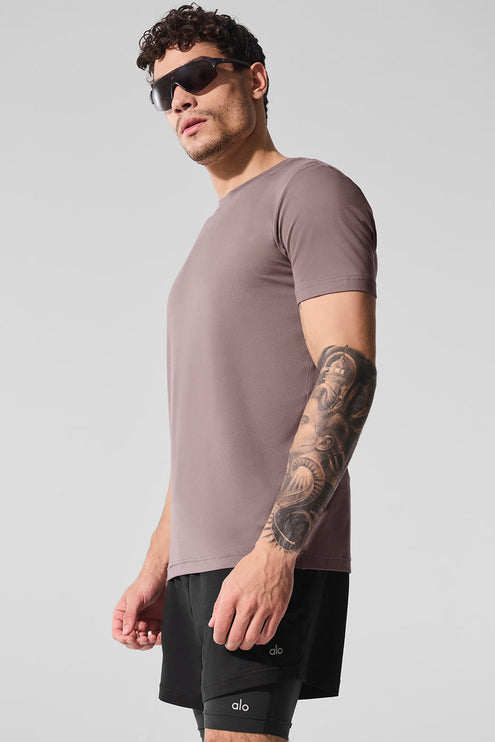 alo Men's Conquer Reform Crewneck Short Sleeve - Mushroom