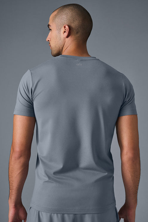 alo Men's Conquer Reform Crewneck Short Sleeve - Steel Grey