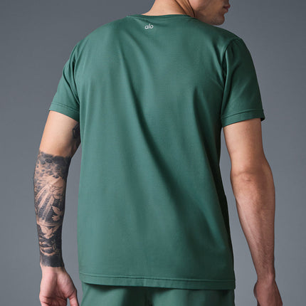 alo Men's Conquer Reform Crewneck Short Sleeve - Winter Ivy