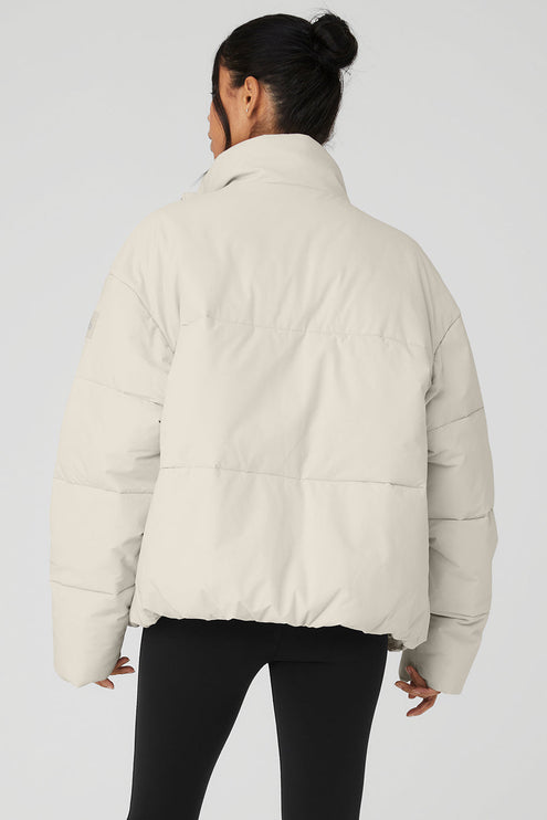 alo Women's Stretch Woven Street Puffer - Bone
