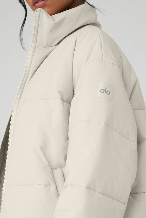 alo Women's Stretch Woven Street Puffer - Bone