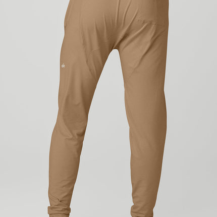 alo Men's Conquer Revitalize Pant - Gravel