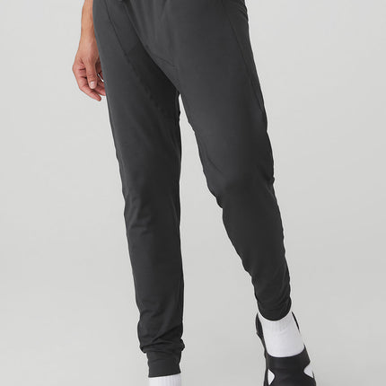 alo Men's Conquer Revitalize Pant - Anthracite