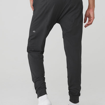 alo Men's Conquer Revitalize Pant - Anthracite