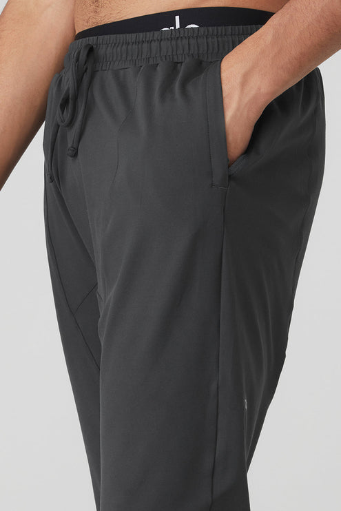 alo Men's Conquer Revitalize Pant - Anthracite