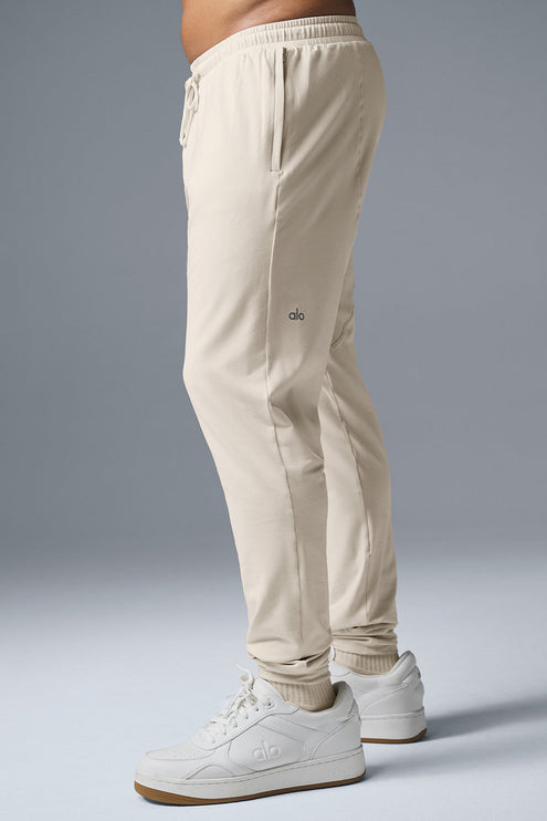 alo Men's Conquer Revitalize Pant - Bone