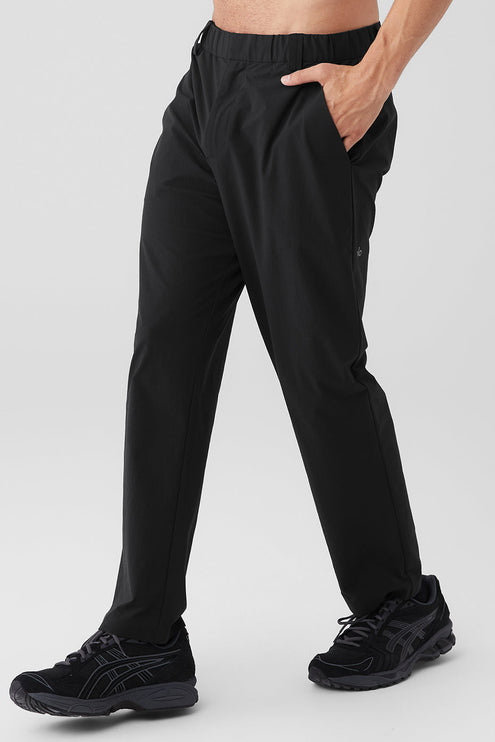 alo Men's Co-Op Cropped Tech Trouser - Black