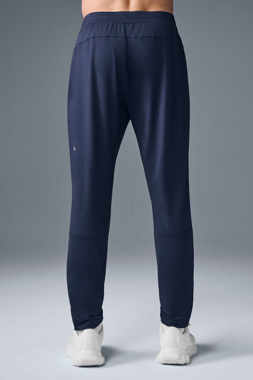 alo Men's Conquer React Performance Pant - Navy