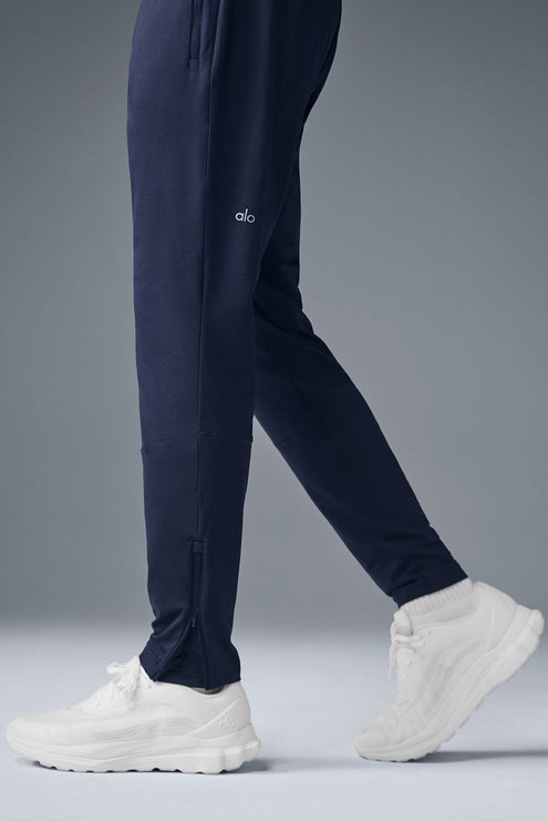 alo Men's Conquer React Performance Pant - Navy