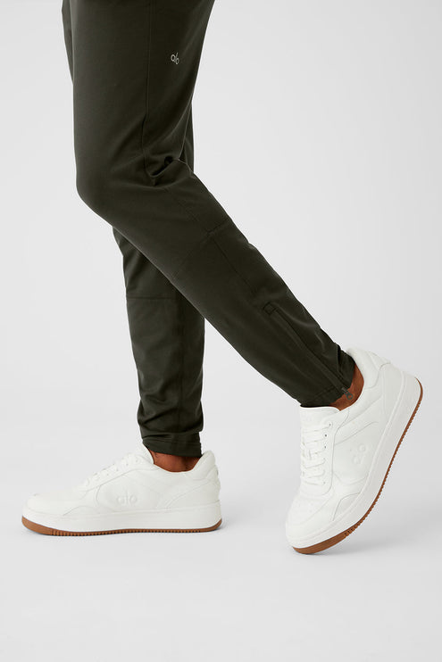 alo Men's Conquer React Performance Pant - Stealth Green