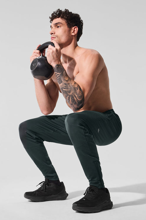 alo Men's Conquer React Performance Pant - Charcoal Green