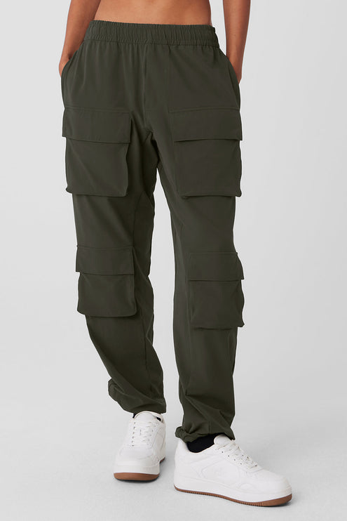 alo Women's Cargo Venture Pant - Stealth Green