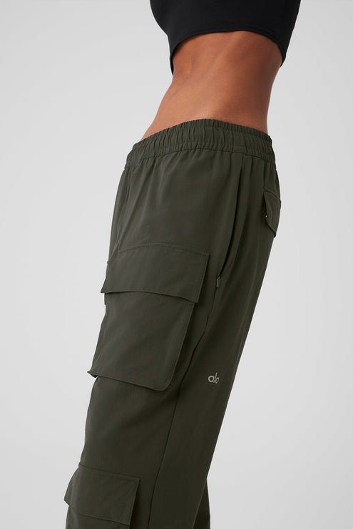 alo Women's Cargo Venture Pant - Stealth Green