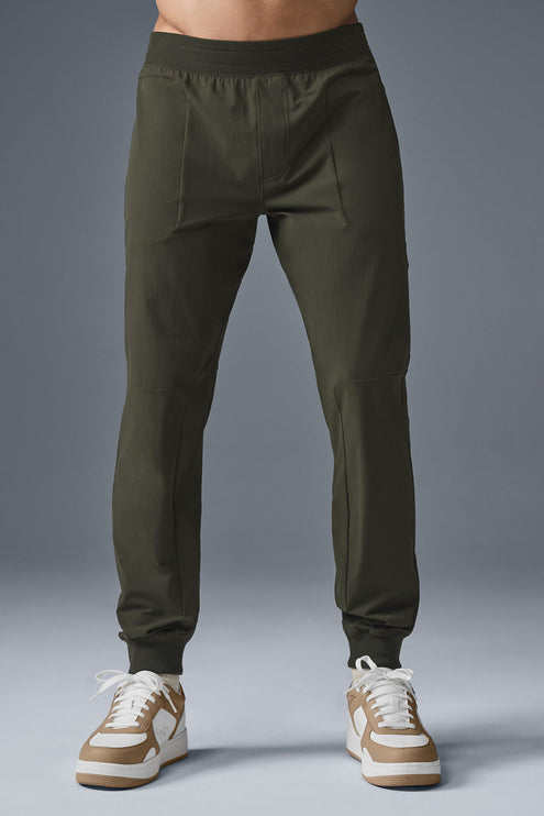 alo Men's Co-Op Pant - Stealth Green