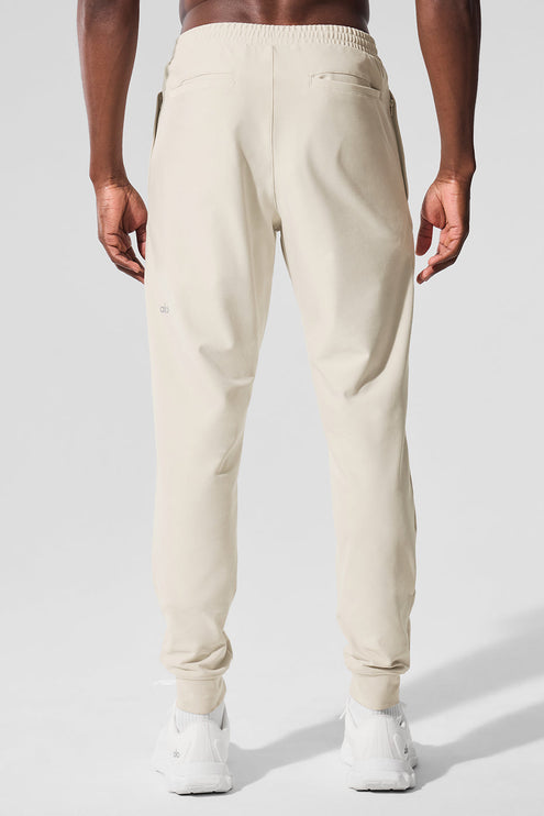 alo Men's Conquer Max Performance Jogger - Bone