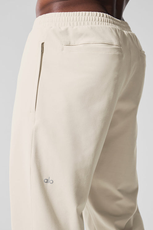 alo Men's Conquer Max Performance Jogger - Bone