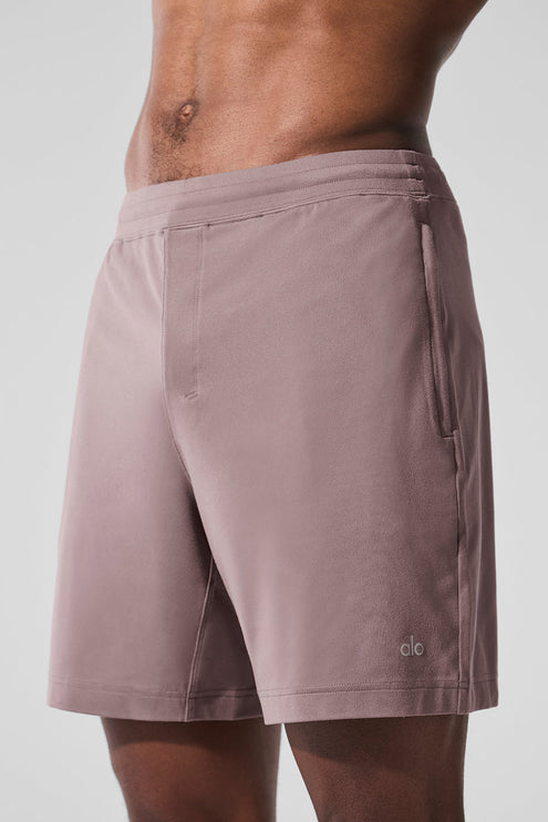 alo Men's 7" Conquer React Performance Short - Mushroom