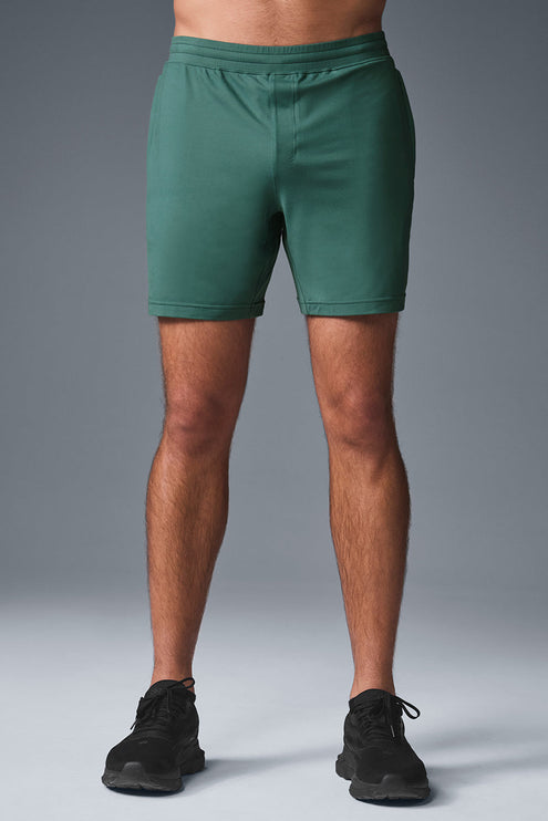 alo Men's 7" Conquer React Performance Short - Winter Ivy