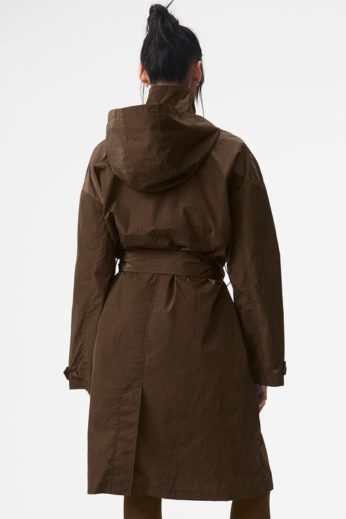 alo Women's Crinkle On The Move Trench - Espresso