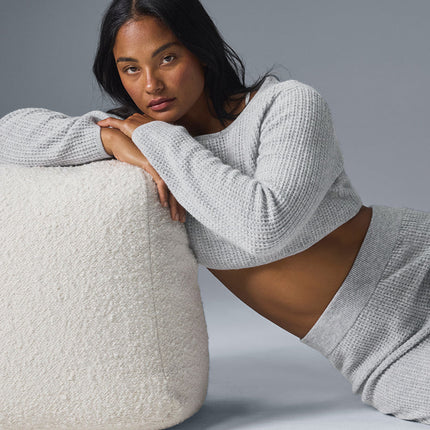 alo Women's Cashmere Plush Waffle Cropped Long Sleeve - Athletic Heather Grey