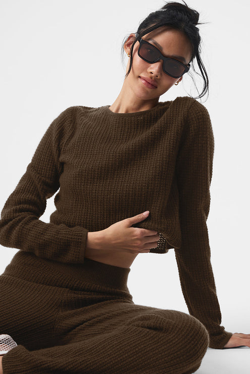 alo Women's Cashmere Plush Waffle Cropped Long Sleeve - Espresso