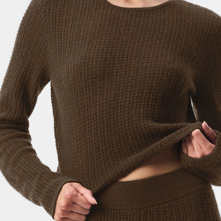 alo Women's Cashmere Plush Waffle Cropped Long Sleeve - Espresso