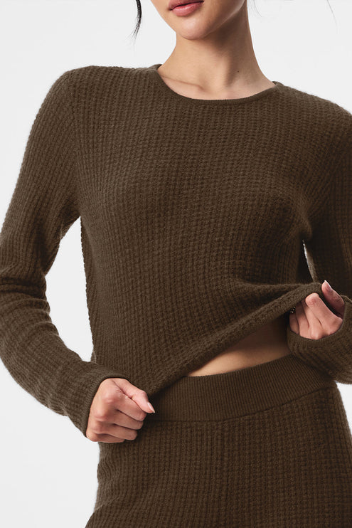 alo Women's Cashmere Plush Waffle Cropped Long Sleeve - Espresso