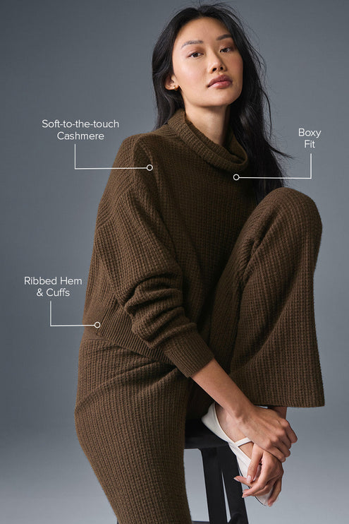 alo Women's Cashmere Plush Waffle Turtleneck Pullover - Espresso