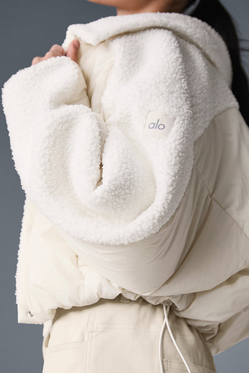 alo Women's Sherpa Cozy Escape Puffer - Ivory/Ivory