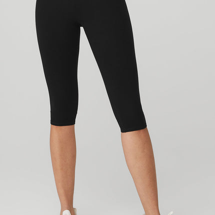 alo Women's Alosoft High-Waist Iconic 90's Capri - Black