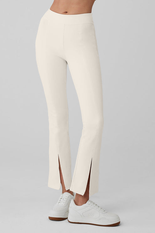 alo Women's Airbrush High-Waist 7/8 Flutter Legging - Ivory