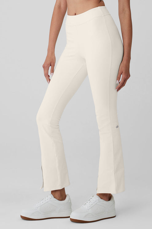 alo Women's Airbrush High-Waist 7/8 Flutter Legging - Ivory