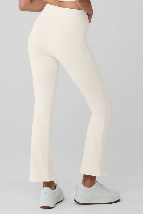 alo Women's Airbrush High-Waist 7/8 Flutter Legging - Ivory