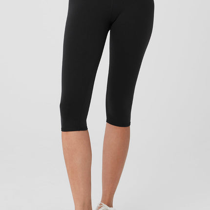 alo Women's Airbrush V-Cut Define Capri - Black