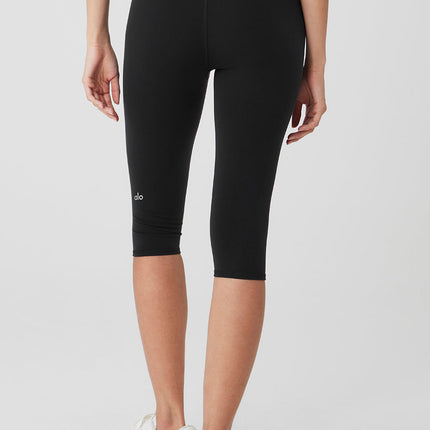 alo Women's Airbrush V-Cut Define Capri - Black
