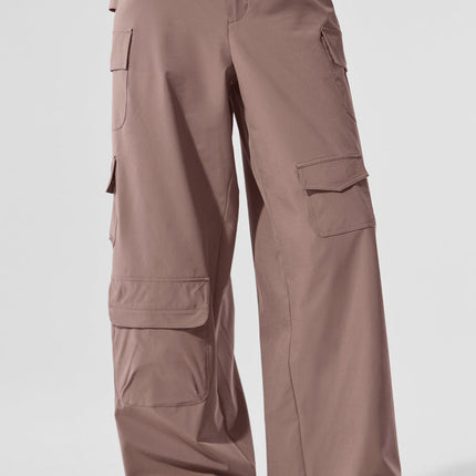 alo Women's Workwear Cargo Pant - Mushroom