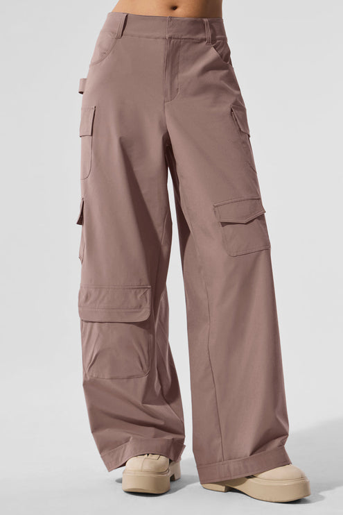 alo Women's Workwear Cargo Pant - Mushroom