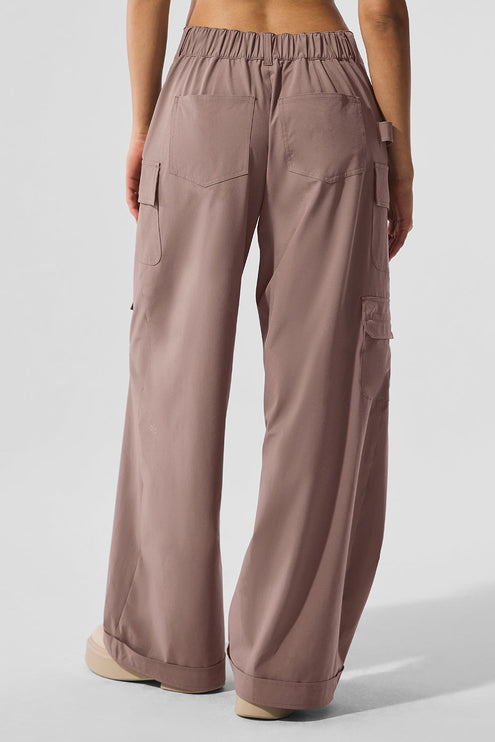 alo Women's Workwear Cargo Pant - Mushroom