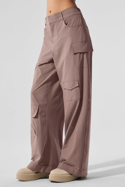 alo Women's Workwear Cargo Pant - Mushroom